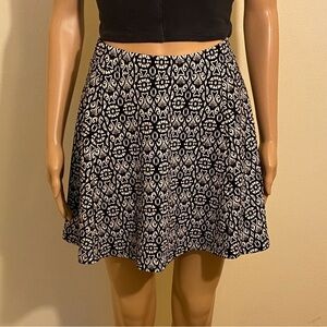 Aeropostale Black & White Print Free Flow Skirt
